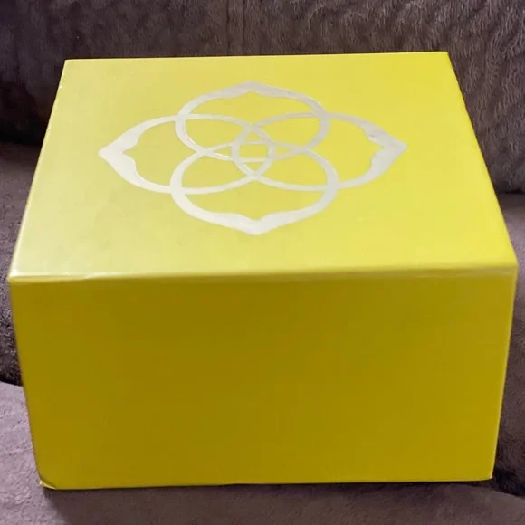 Kendra Scott Necklace Gift Box and Jewelry Bag Set - Picture 7 of 15